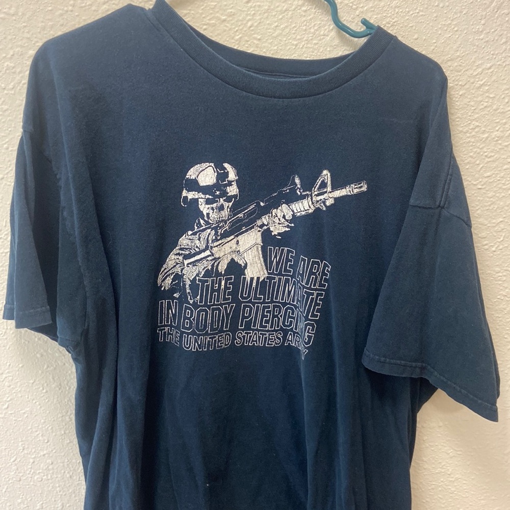 Fruit of the loom 2XL shirt, US Army shirt